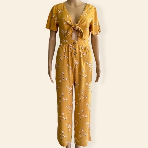 Trendy prairie floral boho jumpsuit w Western/country/cottage/resort  vibe - Picture 1 of 9